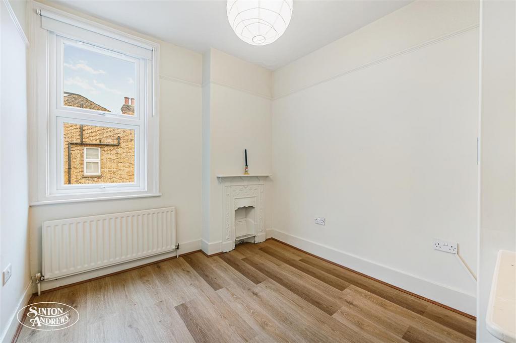 76 Elthorne Park Road-11.jpg