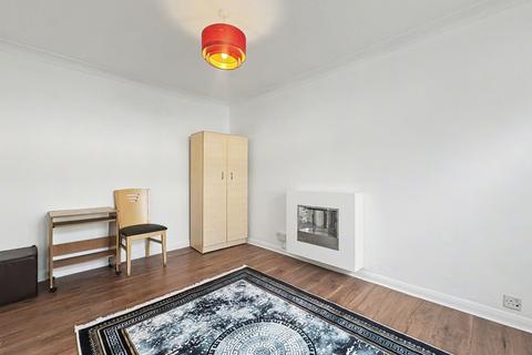 4 bedroom detached house to rent, The Greenway, Uxbridge, UB8