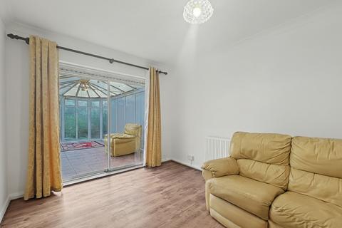 4 bedroom detached house to rent, The Greenway, Uxbridge, UB8