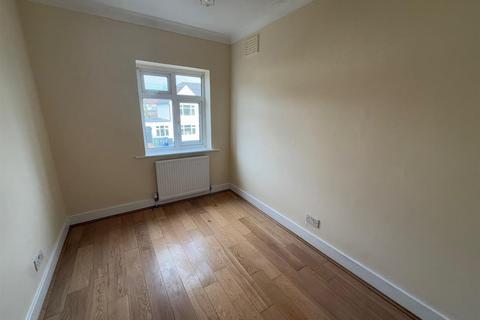 4 bedroom semi-detached house to rent, 1 Blockley Road, North Wembley