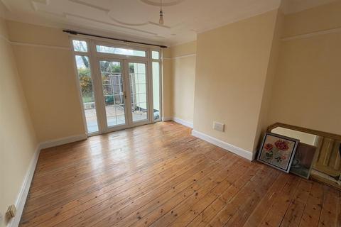 4 bedroom semi-detached house to rent, 1 Blockley Road, North Wembley