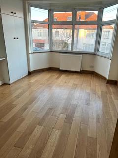 4 bedroom semi-detached house to rent, 1 Blockley Road, North Wembley