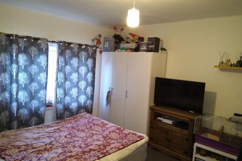Room 1, 30 Mayville Avenue Hyde park Leeds