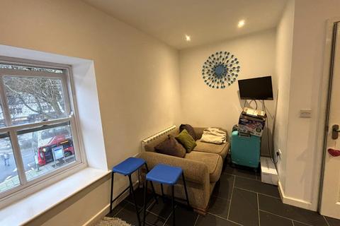 2 bedroom house to rent, The Moor, Falmouth