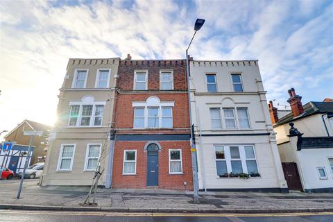 2 bedroom flat for sale, Station Road, Westcliff-On-Sea SS0