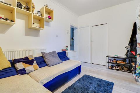 2 bedroom flat for sale, Station Road, Westcliff-On-Sea SS0