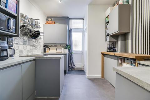 2 bedroom flat for sale, Station Road, Westcliff-On-Sea SS0