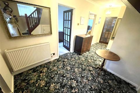 3 bedroom semi-detached house for sale, Holly Tree Gardens, Rayleigh, Essex, SS6