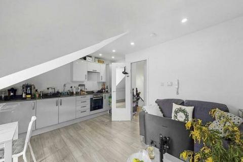 1 bedroom flat to rent, 8 Ferme Park Road, London N4