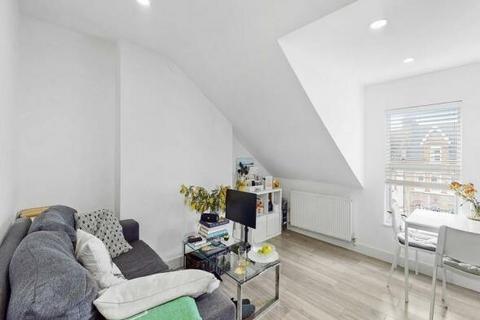 1 bedroom flat to rent, 8 Ferme Park Road, London N4
