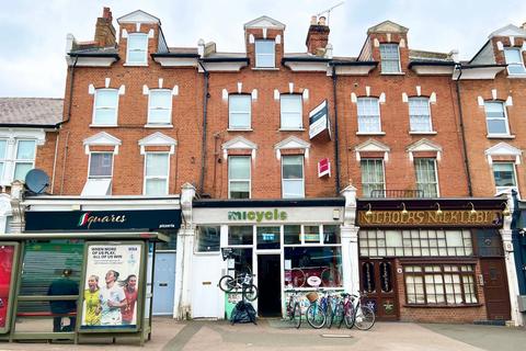 1 bedroom flat to rent, 8 Ferme Park Road, London N4