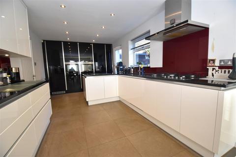 4 bedroom detached house for sale, Minton Heights, Rochford