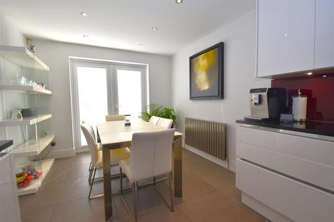 4 bedroom detached house for sale, Minton Heights, Rochford