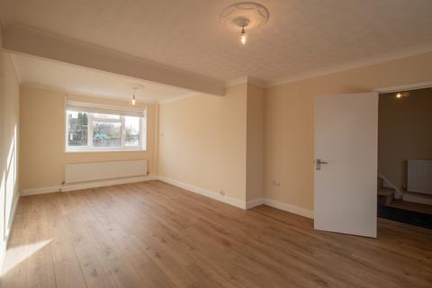 3 bedroom semi-detached house to rent, Gleed Avenue, Donington PE11