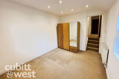 2 bedroom apartment to rent, AVAILABLE WITH NO DEPOSIT Victoria Road South Southsea PO5