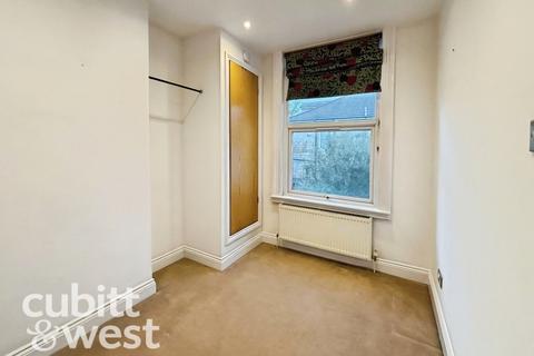 2 bedroom apartment to rent, AVAILABLE WITH NO DEPOSIT Victoria Road South Southsea PO5