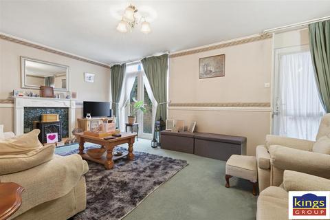 3 bedroom terraced house for sale, Sinclare Close, Enfield