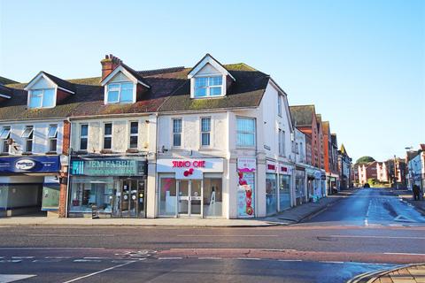 2 bedroom flat to rent, Station Road, New Milton