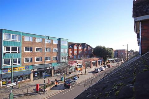 2 bedroom flat to rent, Station Road, New Milton