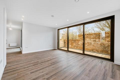 2 bedroom apartment to rent, Paddenswick Road, London