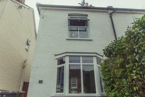 3 bedroom terraced house to rent, Ludlow Road, Guildford GU2