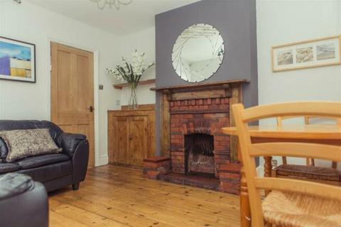 3 bedroom terraced house to rent, Ludlow Road, Guildford GU2