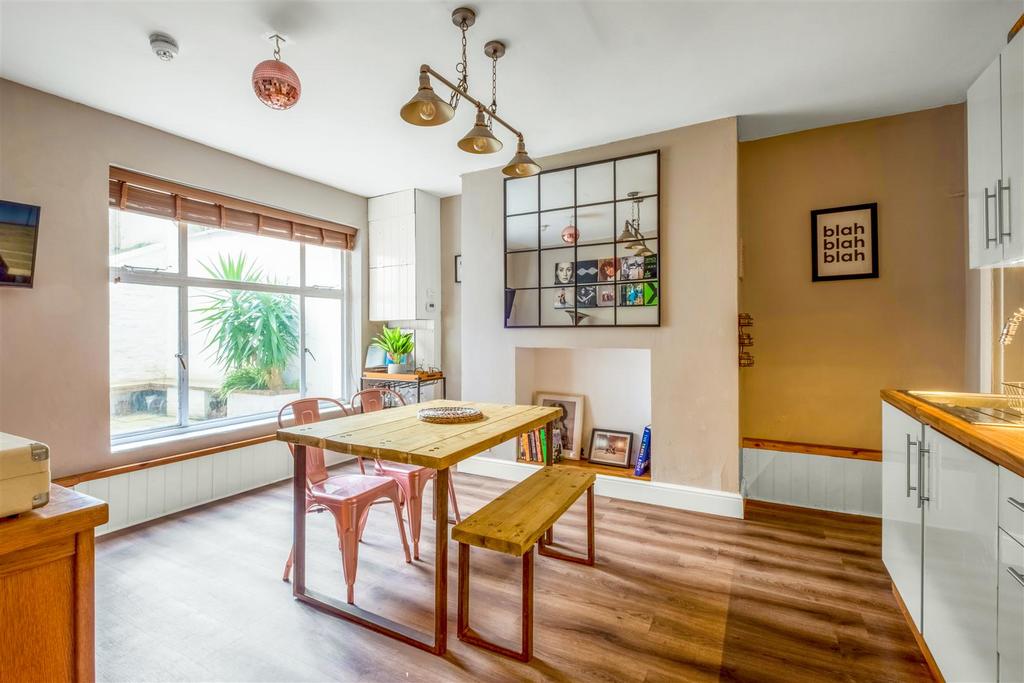 94 Lansdowne Place-2.jpg