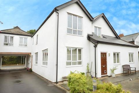 2 bedroom flat to rent, Saddlers Court, 75-77 Windsor Road, Woking, GU24
