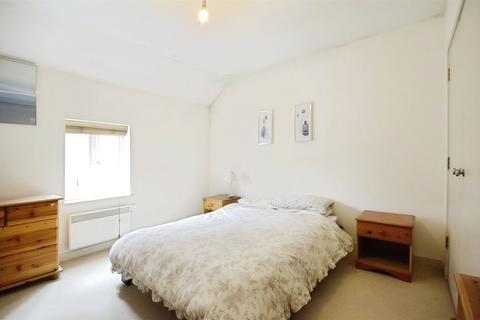 2 bedroom flat to rent, Saddlers Court, 75-77 Windsor Road, Woking, GU24