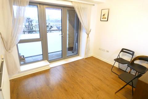 2 bedroom flat to rent, Cardigan Road, London E3