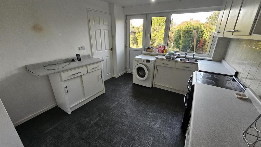Kitchen 2.jpg