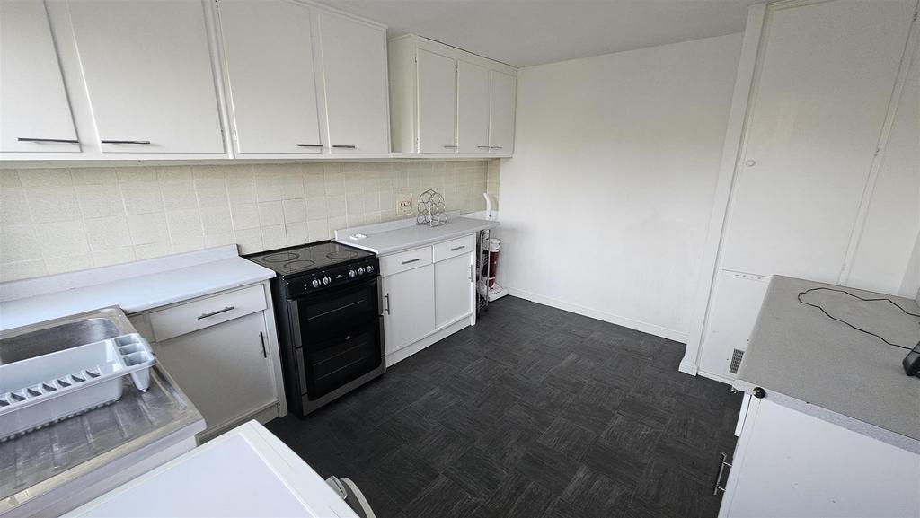 Kitchen 1.jpg