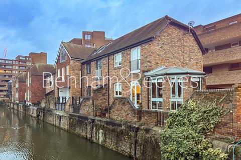 undefined, Mews Street, Wapping E1W