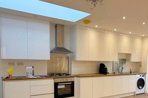 undefined, North Gardens, Colliers Wood, SW19