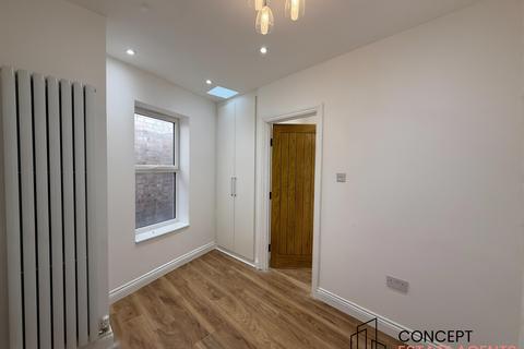 undefined, North Gardens, Colliers Wood, SW19
