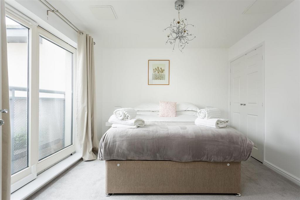 Beach Point-Flat12a Guillemot House-ph20 print.jpg