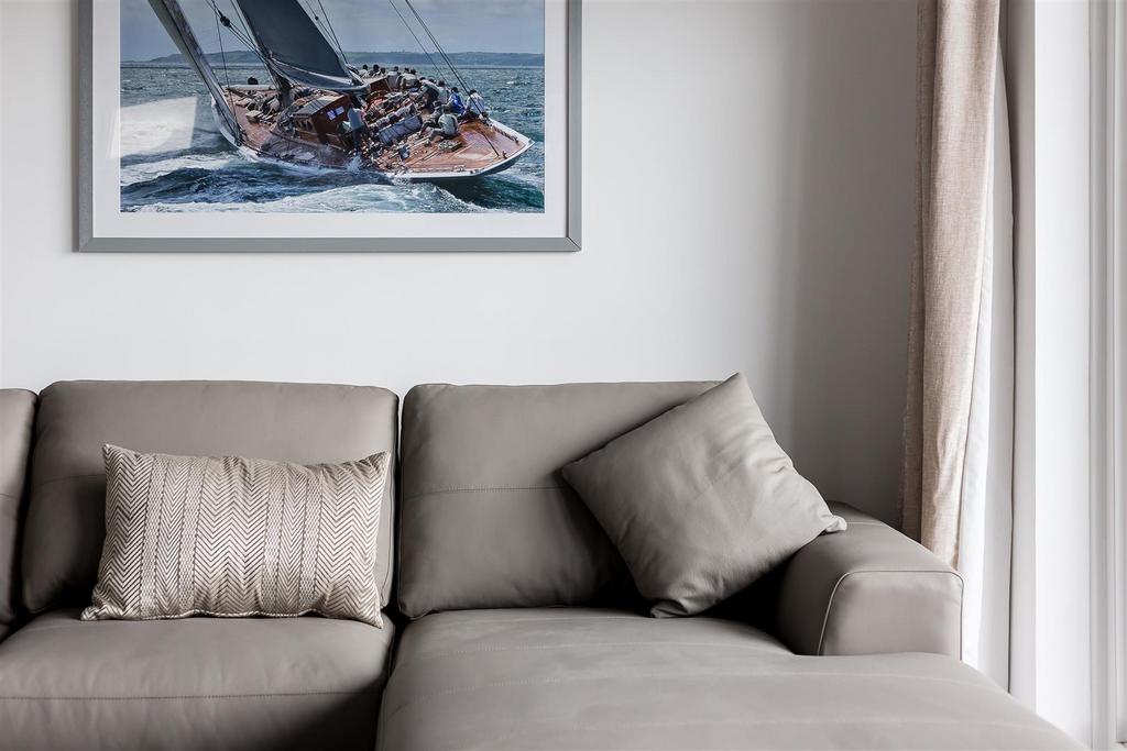 Beach Point-Flat12a Guillemot House-ph4 print.jpg