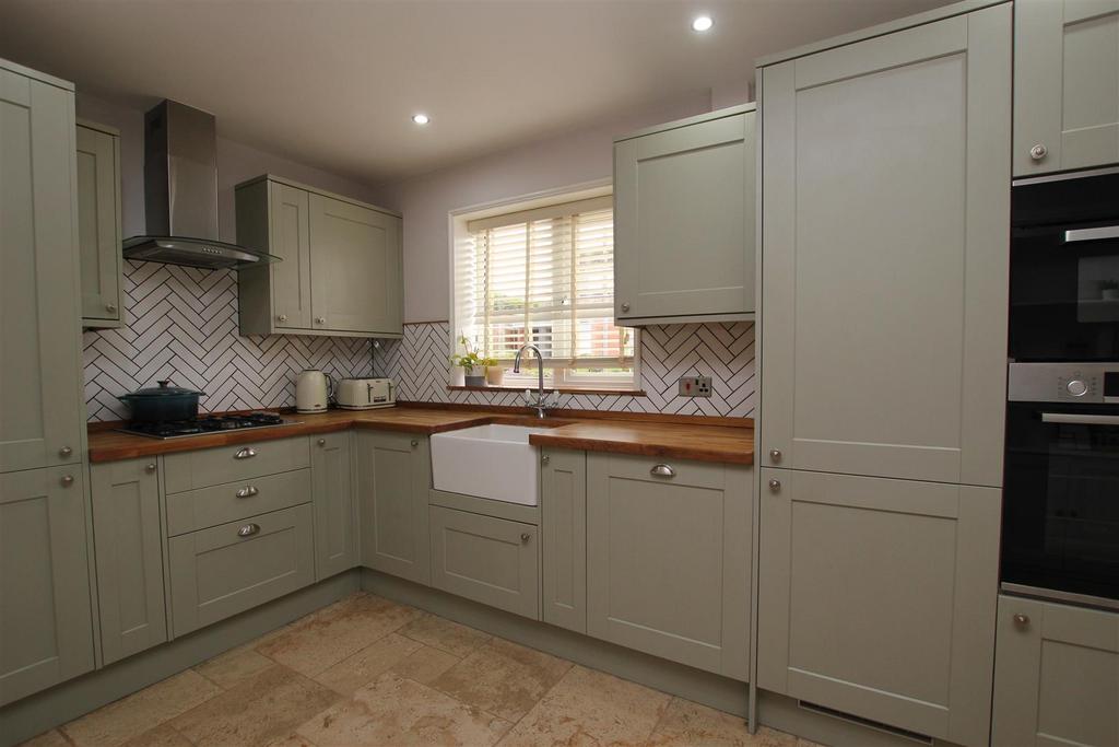 Kitchen 3.JPG