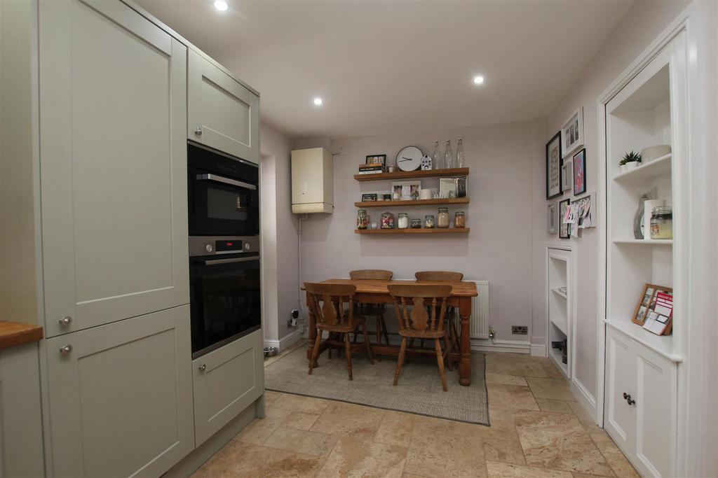 Kitchen 2.JPG