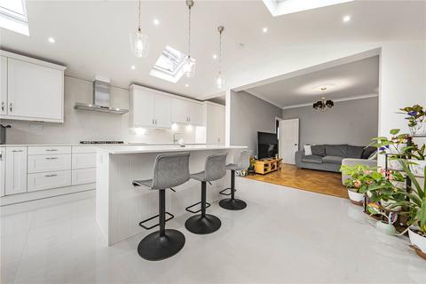 4 bedroom semi-detached house for sale, Devon Waye, Hounslow