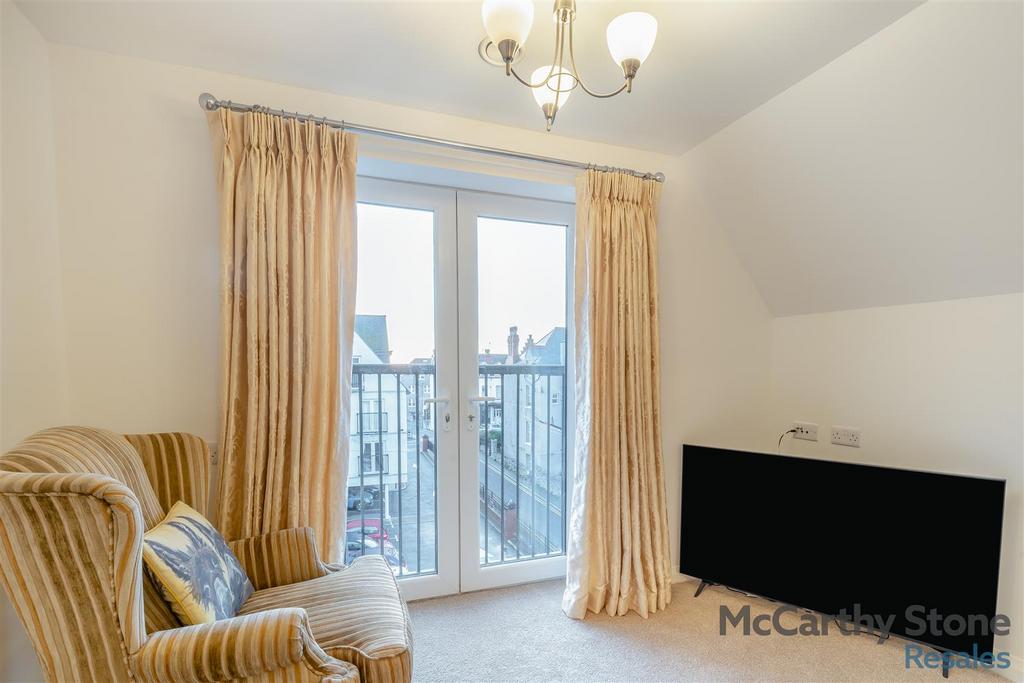 8674093-interior05.jpg