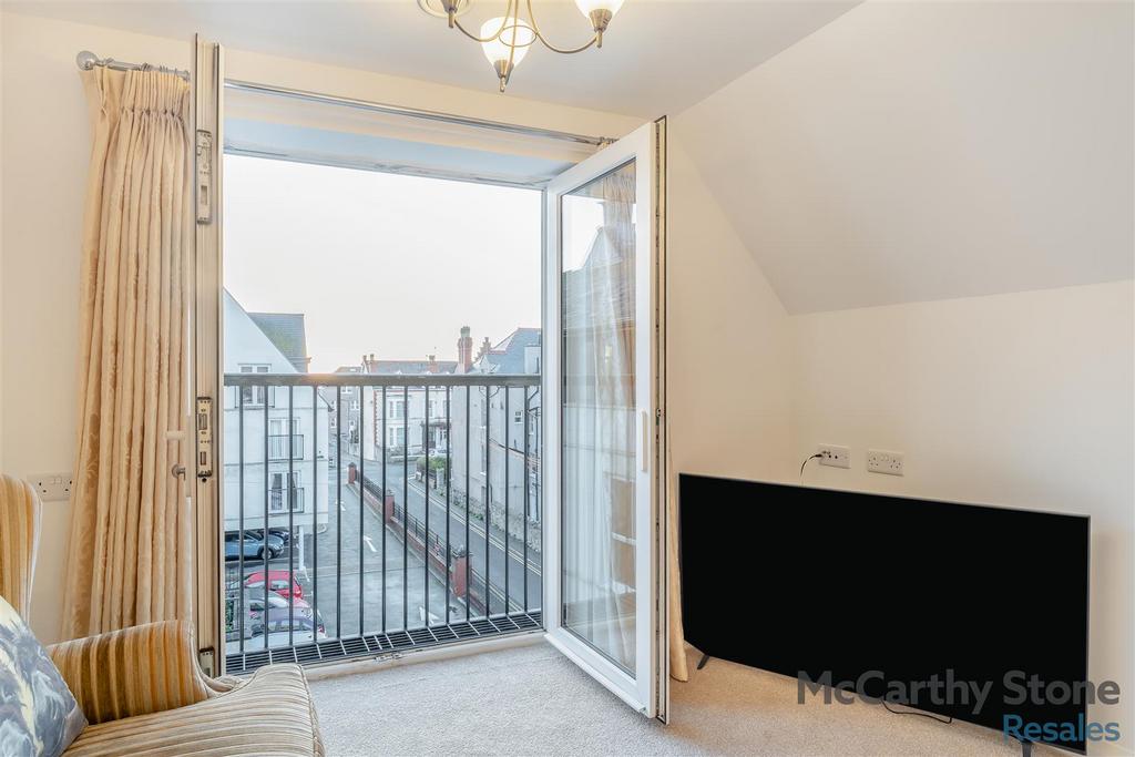 8674093-interior06.jpg