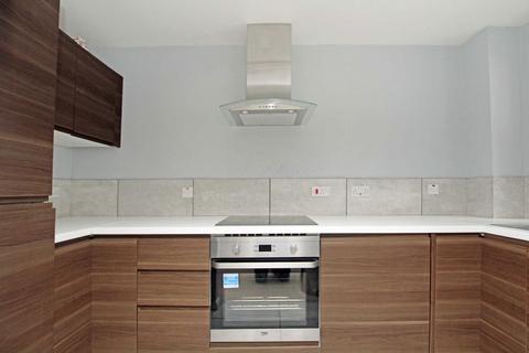 2 bedroom flat to rent, Lampton Road, Hounslow TW3