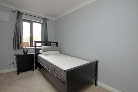 2 bedroom flat to rent, Lampton Road, Hounslow TW3