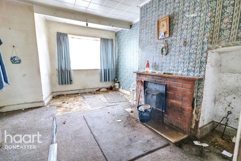 3 bedroom end of terrace house for sale, East Avenue, Woodlands, Doncaster