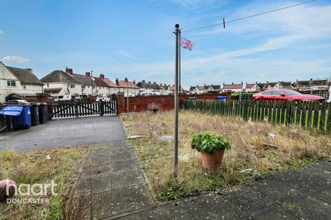 3 bedroom end of terrace house for sale, East Avenue, Woodlands, Doncaster