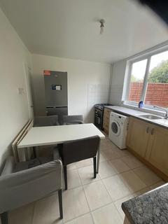 4 bedroom end of terrace house to rent, London SW4