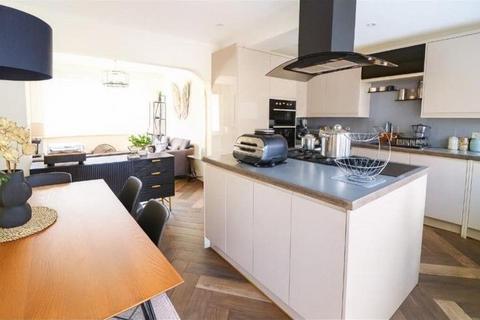undefined, Luton LU3