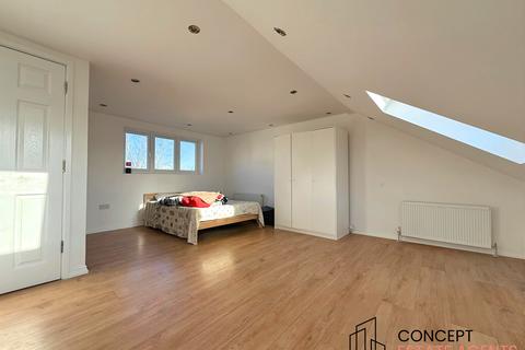 2 bedroom apartment to rent, North Gardens, Colliers Wood, SW19