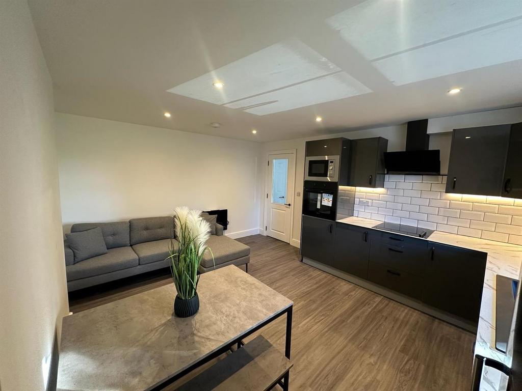 Kitchen 1.jpg